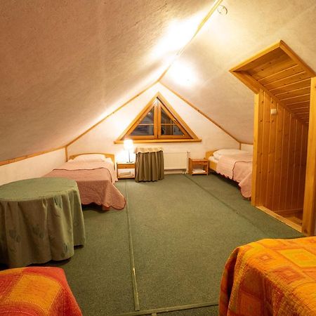 Gosciniec Debowa Gazdowka Bed & Breakfast Ustrzyki Dolne Exterior photo